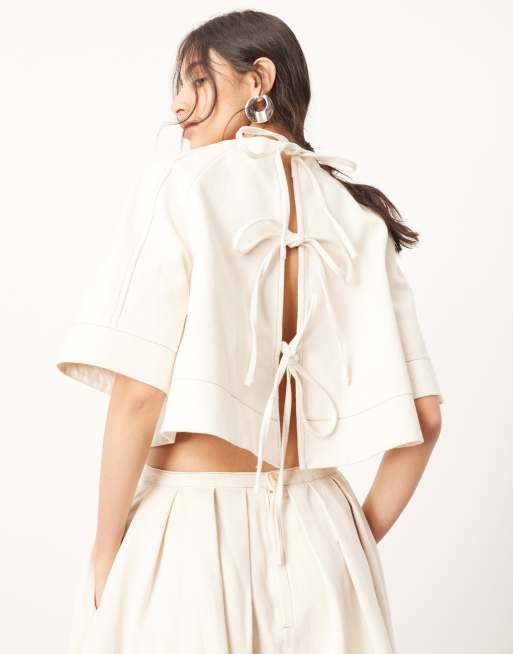 ASOS Edition – Wiązany na plecach top z diagonalu w kolorze ecru z przeszyciami