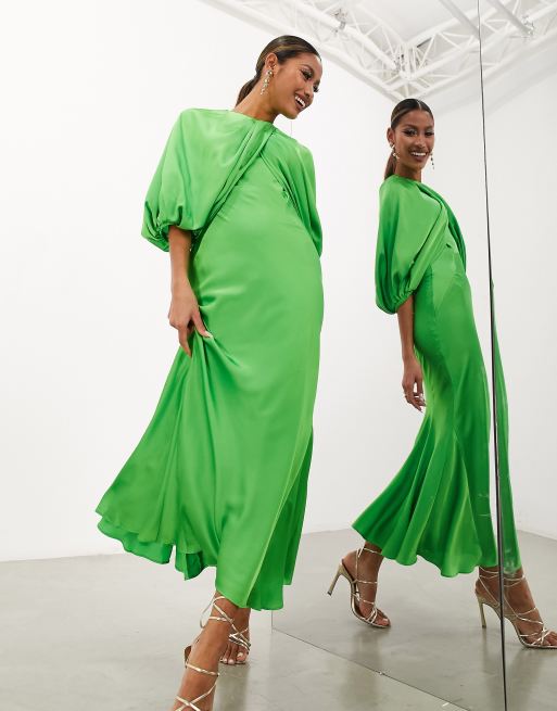 ASOS Edition – Zielona satynowa sukienka midi z drapowanymi obszernymi rękawami z obcisłym mankietem