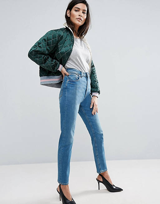 ASOS – FARLEIGH – Schmale Mom-Jeans mit hoher Taille in Hellblau