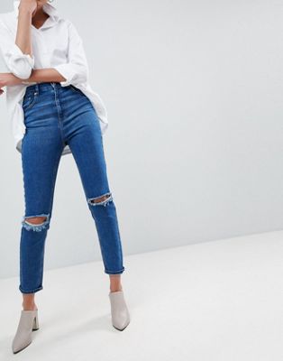 Asos Design - Asos – farleigh – smala mom-jeans med hög midja med slitna knän-blå