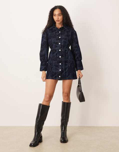ASOS - Getailleerde denim overhemdjurk met geflockt Paisley motief in middenblauw - view 1