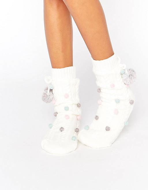 ASOS – Kuschelige Socken mit Bommel in weihnachtlichem Design