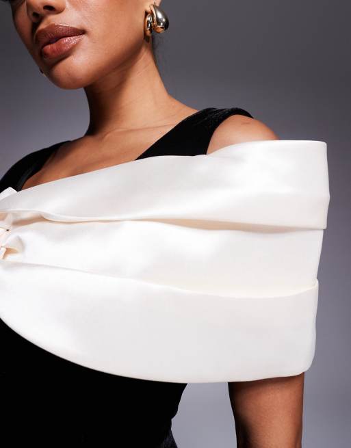 ASOS Luxe – Aksamitna czarna sukienka mini z usztywnianym satynowym drapowaniem, 3 z 4