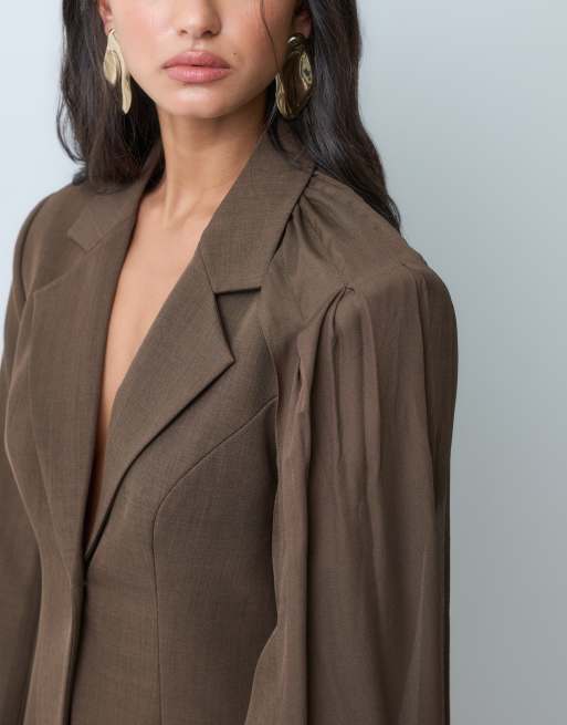 ASOS LUXE - americana de conjunto con detalle de caída de pañuelo en chocolate, 3 de 5