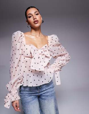 ASOS LUXE - Babydoll-Oberteil in Rosa mit Herz-Print und weiten Blouson-Ärmeln