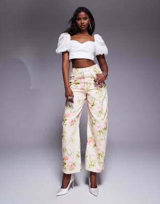 ASOS LUXE - Barrel-Jeans mit herzförmigen Taschen und Blumenmuster-Weiß
