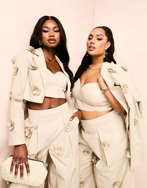 ASOS LUXE – Beige 3-delat set med kort kavaj och blommor i 3D