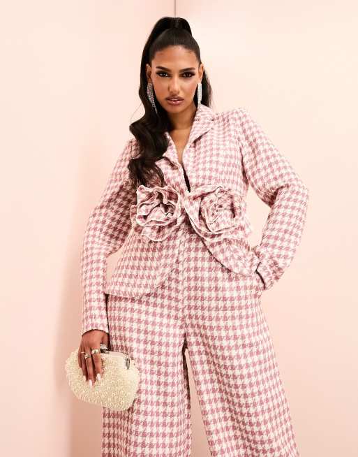 ASOS Luxe – Biało-różowa marynarka z dzianiny boucle w pepitkę z ozdobnym bukiecikiem