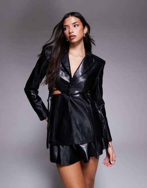 ASOS LUXE - Blazer nero in pelle sintetica con dettagli macramè in coordinato