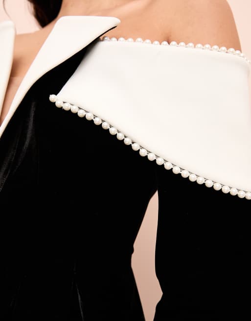 ASOS LUXE - Blazer stile corsetto nero in velluto con spalle scoperte e scollo profondo, 2 di 4
