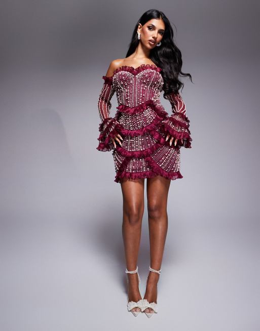 ASOS Luxe – Bordowa zdobiona kryształami sukienka mini z odkrytymi ramionami i falowanym brzegiem