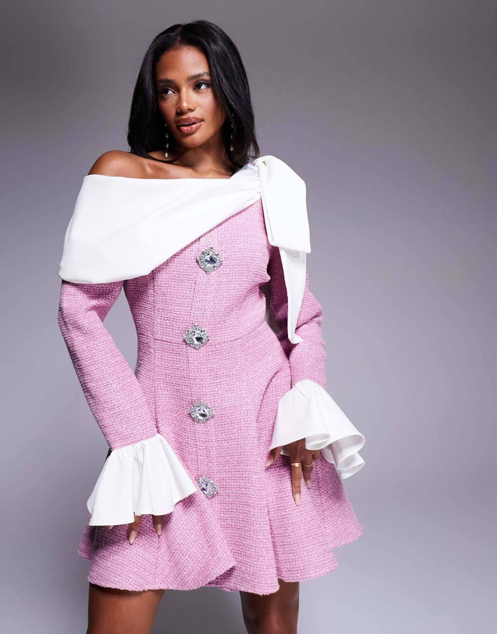 Роскошное мини-платье ASOS из букле и поплина розового цвета с украшенными пуговицами