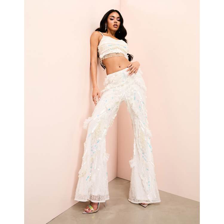 204676812-1-white?$n_750w$&wid