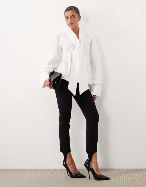 ASOS LUXE camicia con collo sciallato e dettaglio annodato al collo bianca, 1 di 4