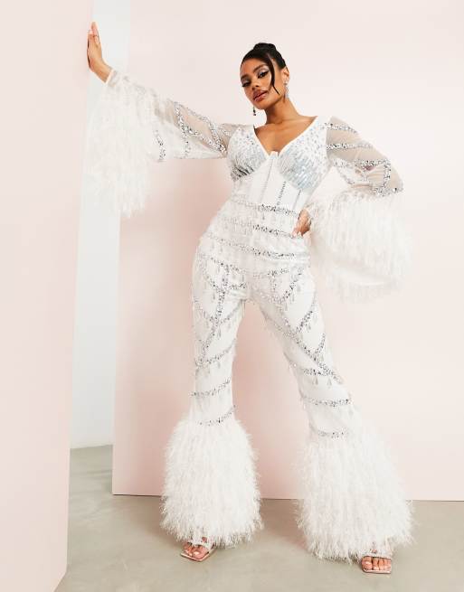 ASOS LUXE Combinaison ample avec ornements et bords en plumes synth tiques Blanc