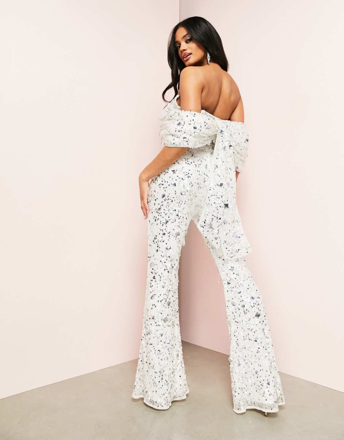 ASOS LUXE – Combinaison ornementée avec encolure Bardot et détail nœud – Blanc Combinaisons mariage The Wedding Explorer