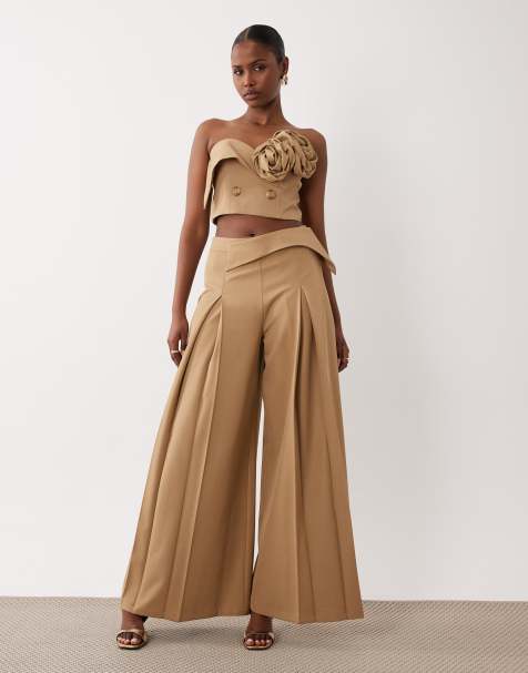 ASOS LUXE - Conjunto de sastre color topo de top y pantalones con cinturilla y detalle floral - view 1