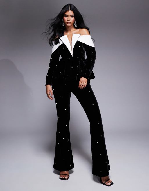 ASOS LUXE - Coordinato in velluto decorato con perle con blazer con spalle scoperte, pantaloni e top in organza