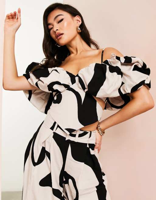 ASOS Luxe - Crop top a palloncino con scollo Bardot e stampa astratta in coordinato, 3 di 4