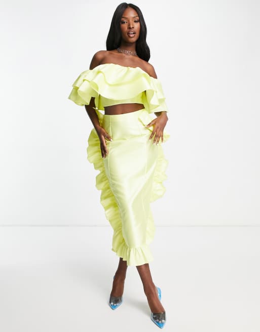 ASOS LUXE - Crop top d'ensemble en satin à épaules dénudées et volants - Citron, 3 de 4