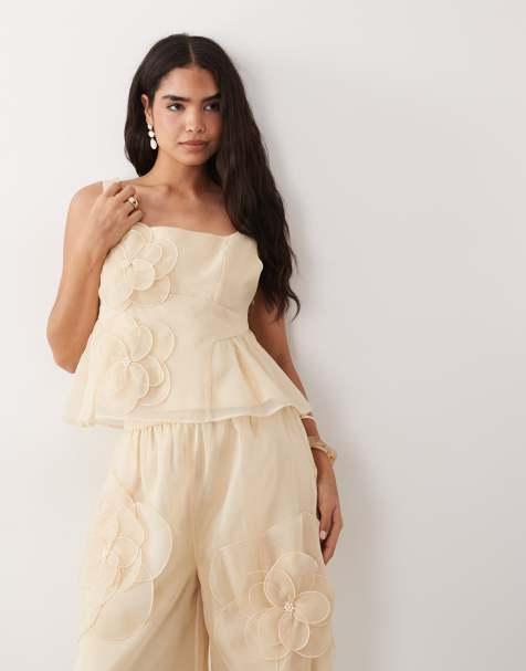 ASOS LUXE – Cropped-Schößchenoberteil in Apricot mit Blumendetail, Kombiteil - view 1