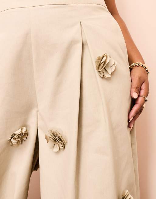 ASOS LUXE Curve 3 pieced 3D flower high waist wide leg trousers in stone, 2 of 4