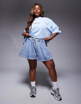 ASOS LUXE ASOS LUXE Curve drawstring denim flippy short with heart pocket in light wash-Blue