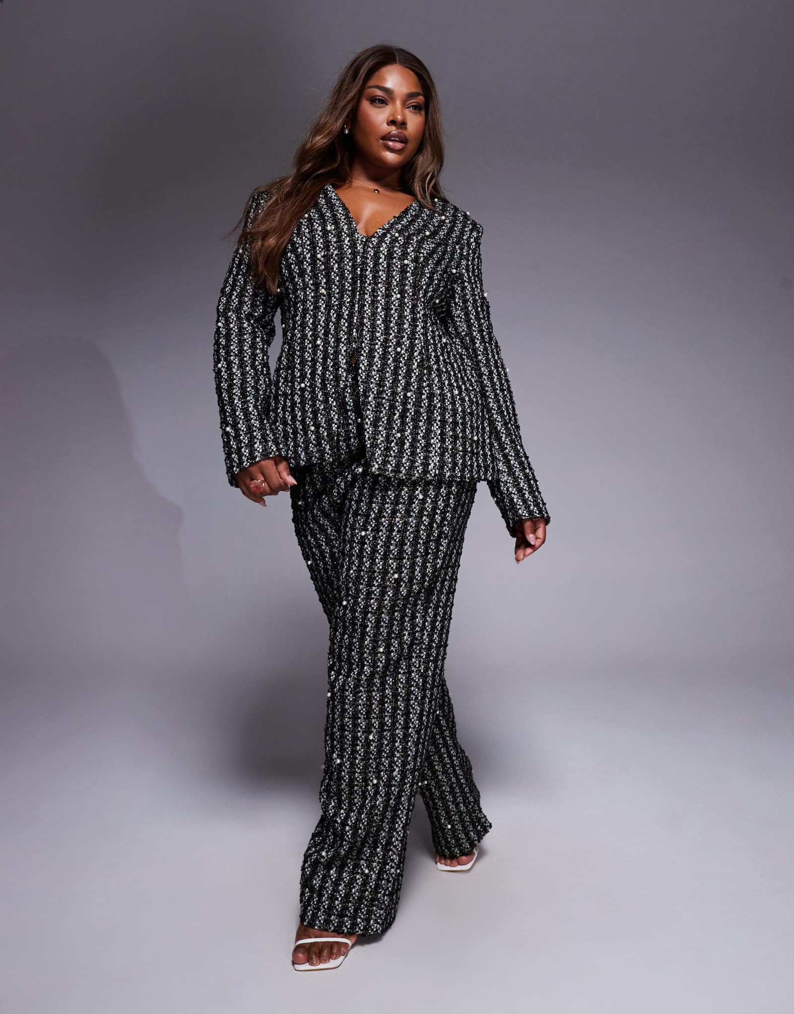 Брюки из букле ASOS LUXE Curve, украшенные искусственным жемчугом, черного цвета - часть комплекта