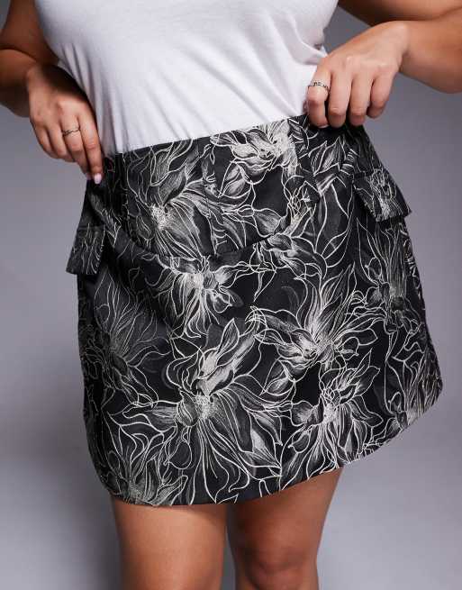 ASOS LUXE Curve – Geformter Jacquard-Rock in Schwarz mit Blumenmuster, Kombiteil, 3 von 4