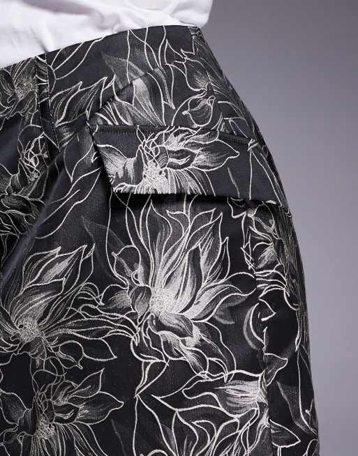 ASOS LUXE Curve – Geformter Jacquard-Rock in Schwarz mit Blumenmuster, Kombiteil, 4 von 4