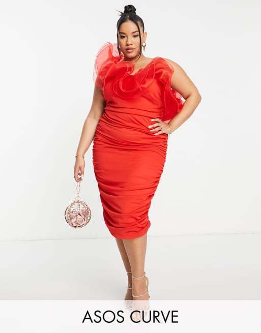 ASOS LUXE Curve – Gerafftes Midikleid in Rot mit verstärkten Rüschen und One-Shoulder-Träger