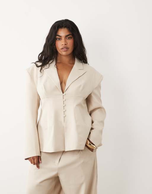 ASOS LUXE Curve – Gräddvitt set med figursydd kavaj med markerad midja och raka byxor, 2 av 3
