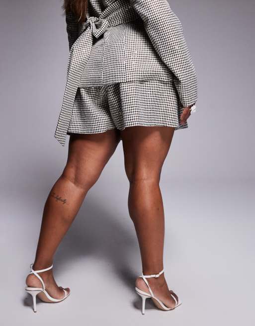ASOS LUXE Curve houndstooth flippy shorts in brown sequin (part of a set), 4 of 4