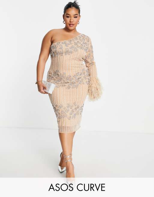 ASOS LUXE Curve - Midi jurk met één mouw, versiering en imitatieveren langs de zoom in nertsbruin
