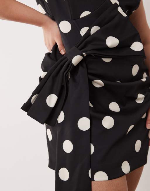 ASOS LUXE Curve - Mini-jurk met stippen, oversized strik en gedrapeerd detail in zwart, 4 van 4