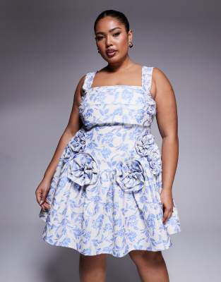 ASOS LUXE Curve - Mini-Skaterkleid aus Jacquard mit floralem Gobelinmuster, plissierter Brustpartie und Ansteckblumenver...
