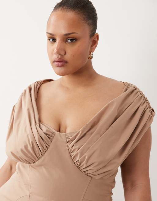 ASOS LUXE Curve – Mockabrun, plisserad midiklänning i bomullssatin med bara axlar och formade höfter, 3 av 4