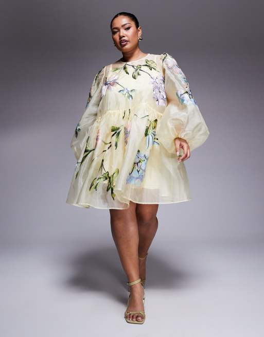 ASOS LUXE Curve - Robe babydoll courte et oversize en organza avec broderies fleuries - Jaune, 2 de 4