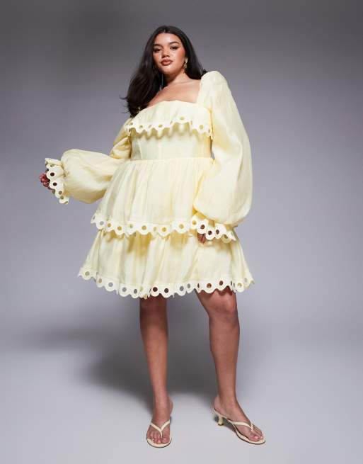 ASOS LUXE Curve - Robe courte étagée à manches bouffantes avec volants à découpes - Babeurre