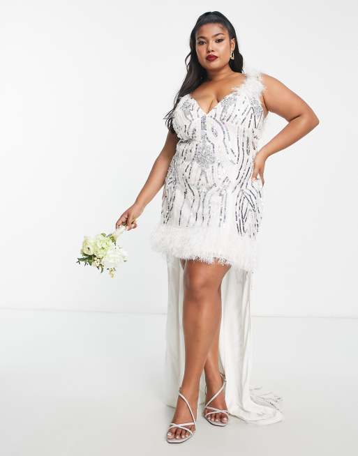 ASOS EDITION - Robe courte à bretelles fines avec sequins sur l'ensemble et  plumes synthétiques sur l'ourlet - Blanc