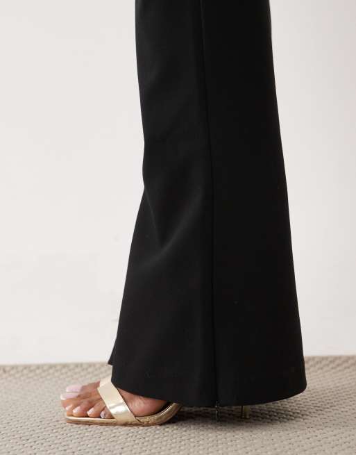 ASOS LUXE Curve schmal geschnittene Schlaghose in Schwarz, 4 von 5