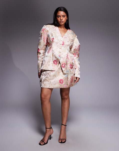 ASOS LUXE Curve – Set aus Jacquard in Weiß mit Blumenmuster, bestehend aus tailliertem Blazer mit betonter Schulterpartie und Minirock - view 1