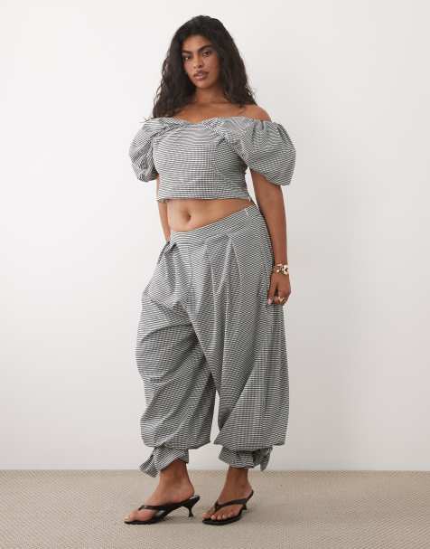 ASOS LUXE Curve – Set aus schulterfreiem Schößchenoberteil und Ballonhose mit Vichy-Karo - view 1