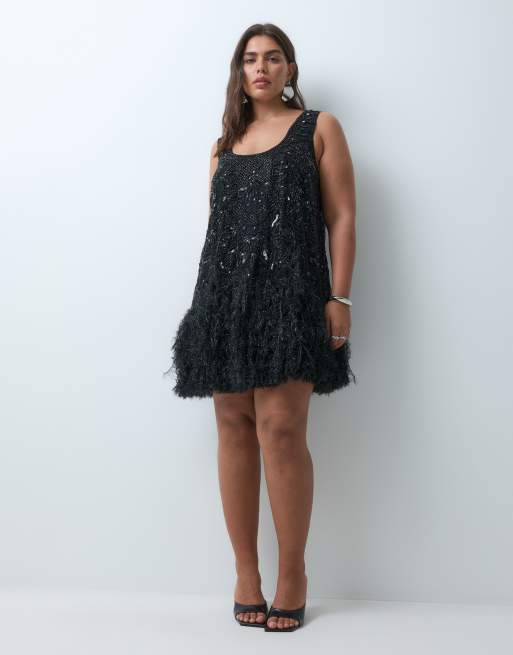 ASOS LUXE Curve vestito mini nero decorato con scollo rotondo e fondo effetto piume sintetiche, 2 di 5