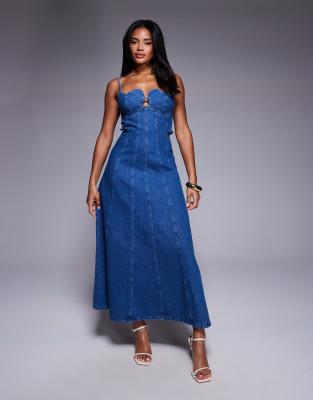 ASOS LUXE - Denim-Maxikleid in mittelblauer Waschung mit Herz-Cup-Optik