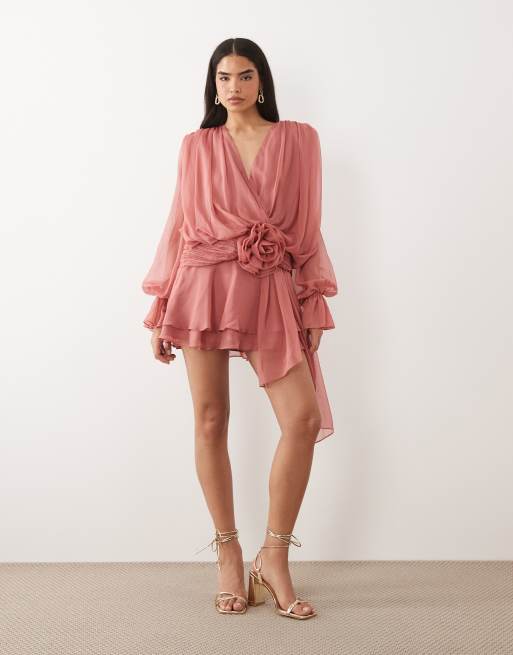 ASOS LUXE – Dimrosa skaterklänning med v-ringning och corsage i midjan, 3 av 4