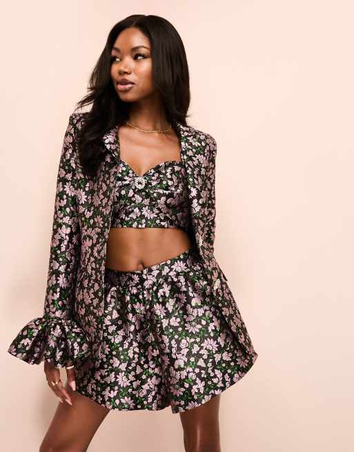 ASOS Luxe – Dopasowana czarna marynarka ze zdobionymi guzikami w żakardowy fioletowy kwiatowy wzór