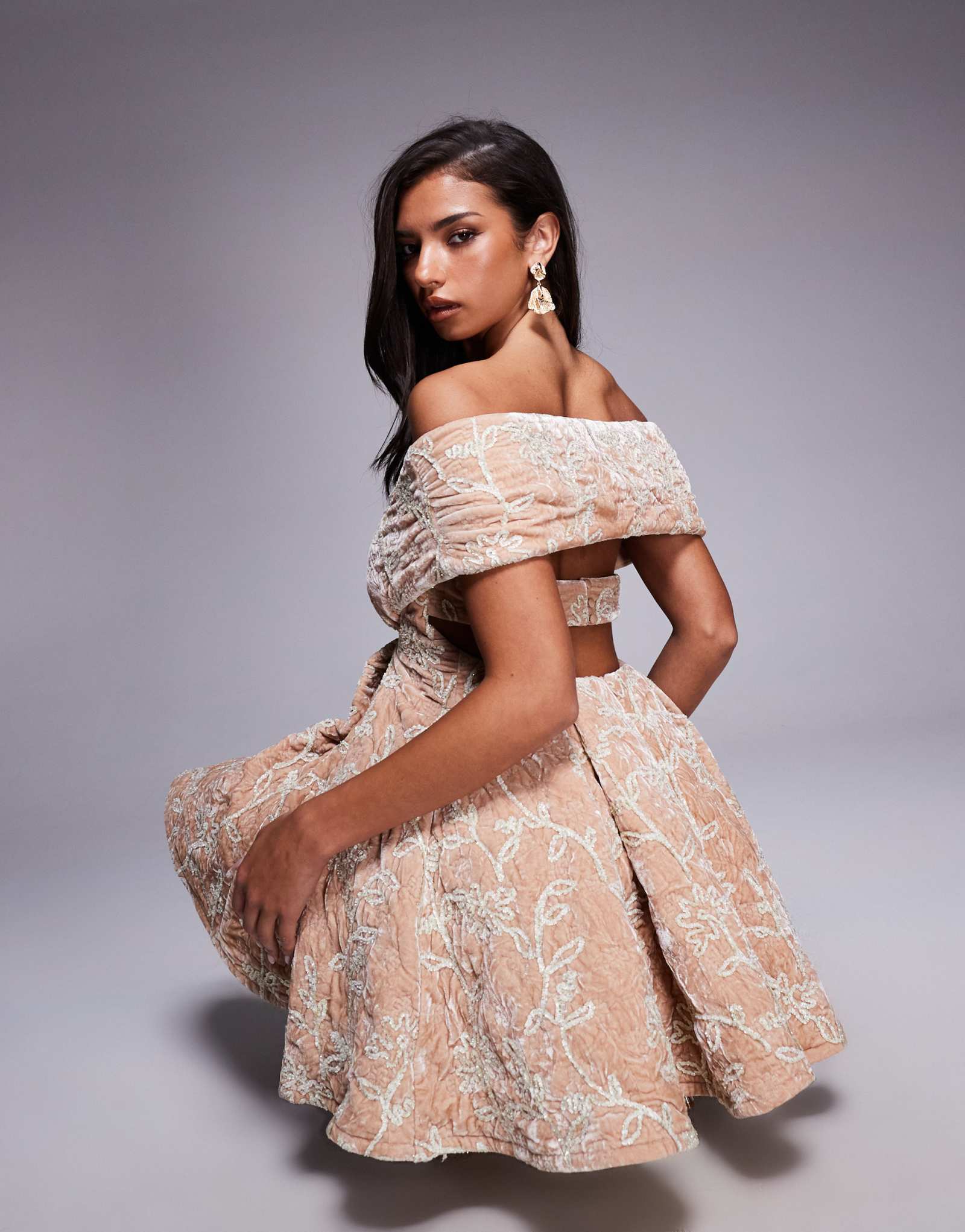 РОСКОШНОЕ бархатное мини-платье ASOS розового цвета, украшенное цветами