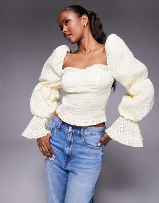 ASOS LUXE - Gesmoktes Oberteil in Buttermilch mit Textur, Puffärmeln und Vichy-Karos-Gelb