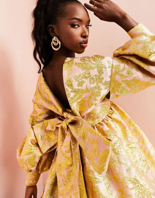 ASOS LUXE – Guldfärgad miniklänning i jacquard med puffärmar och singoallaringning, 3 av 4